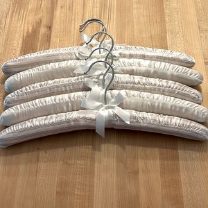 Pack of 5 satin hangers